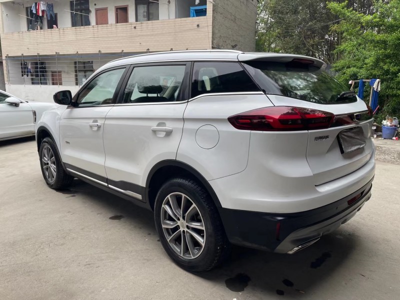 成都19年吉利博越7