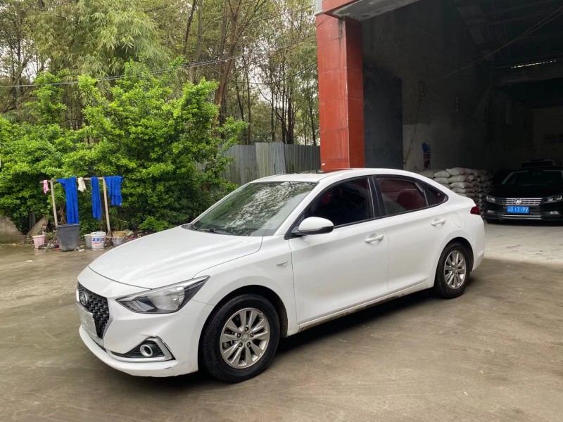 成都17年现代悦动2