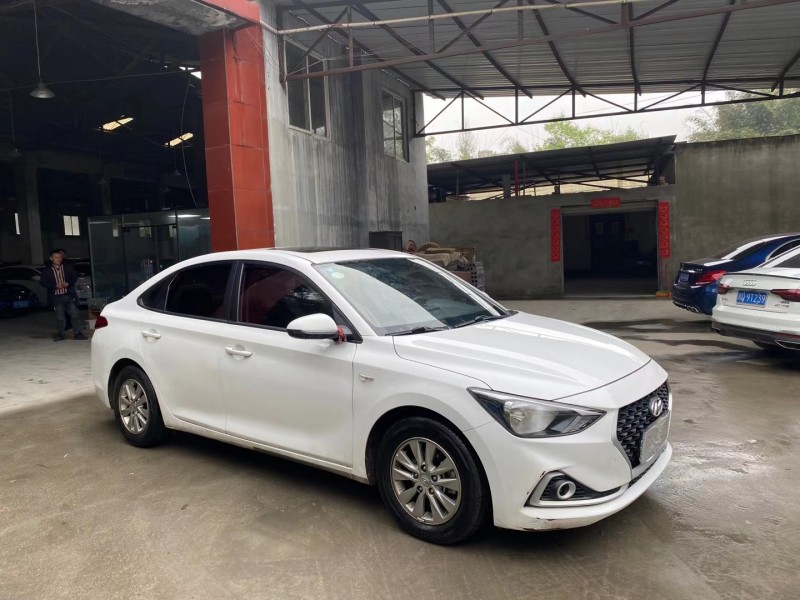 成都17年现代悦动3