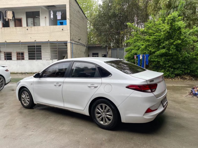 成都17年现代悦动7