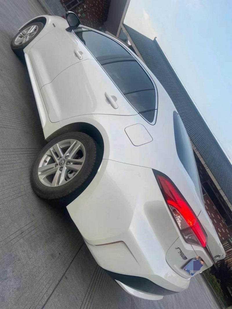 成都20年丰田雷凌8