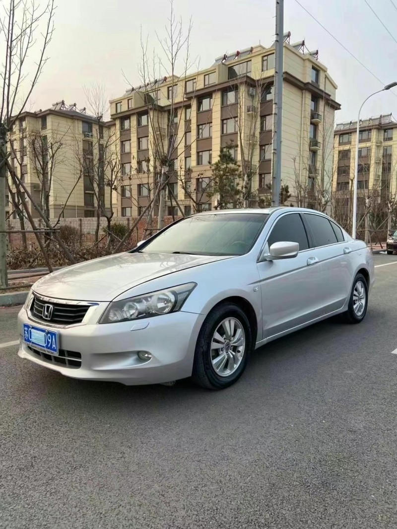 聊城09年本田雅阁3