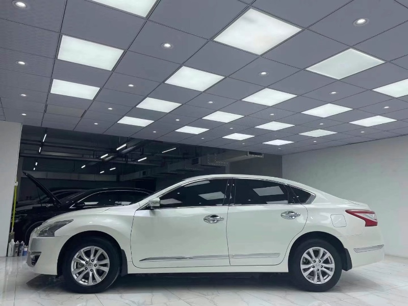 成都15年日产天籁7