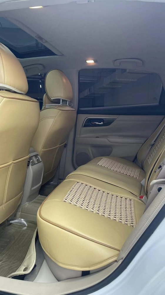 成都15年日产天籁3