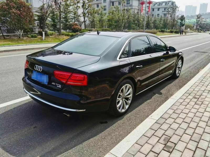泰安11年奧迪A8L2