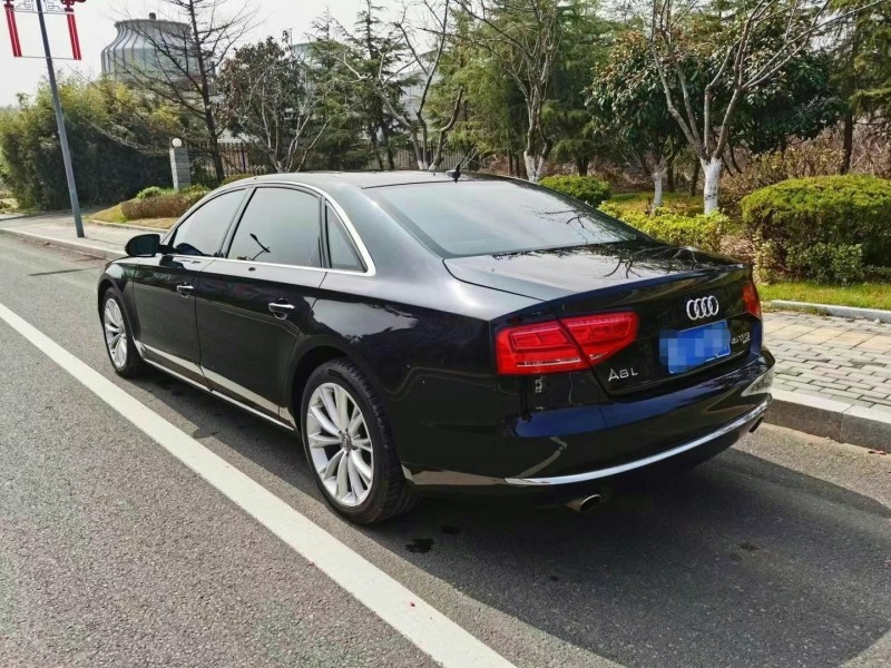 泰安11年奧迪A8L1