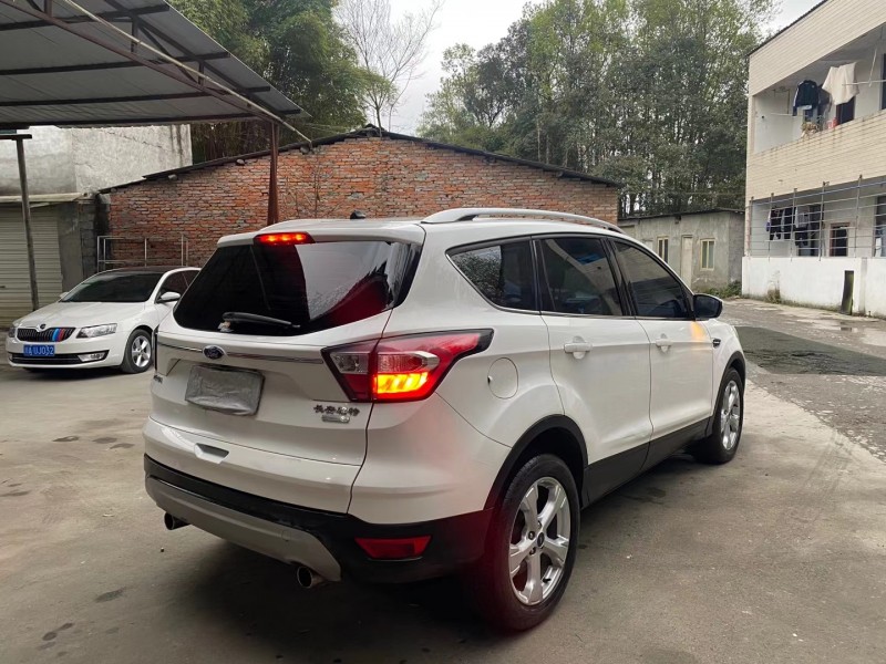 成都17年福特翼虎8