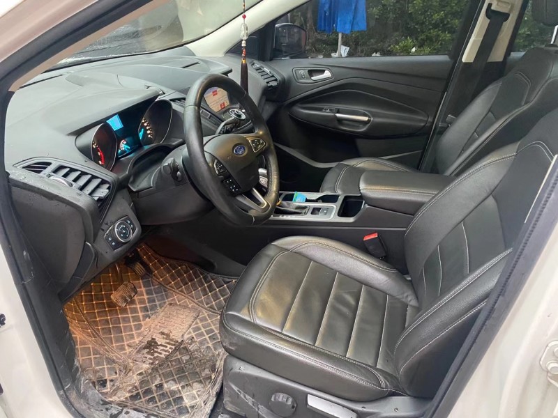 成都17年福特翼虎7