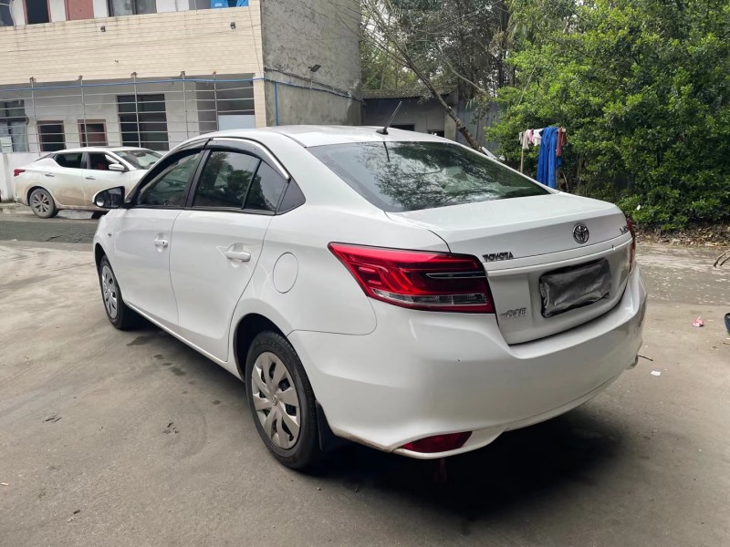 成都17年丰田威驰7