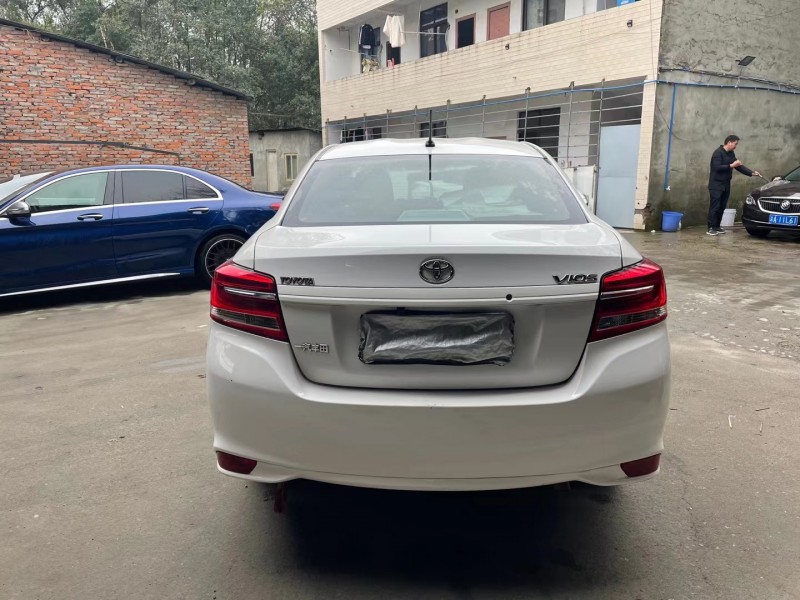 成都17年丰田威驰9