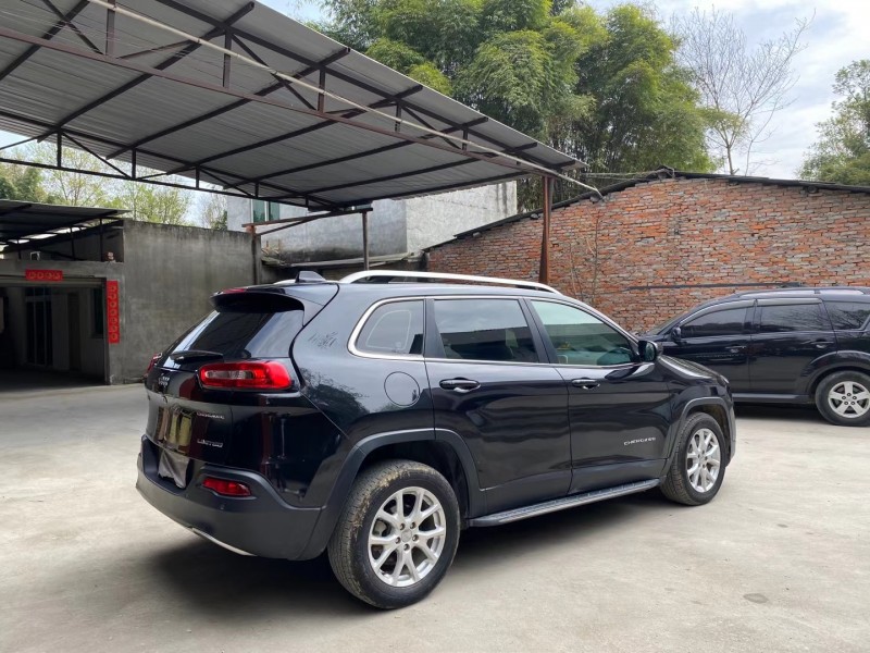 成都17年Jeep自由光8