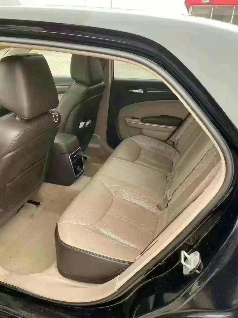 常州13年克萊斯勒300C8