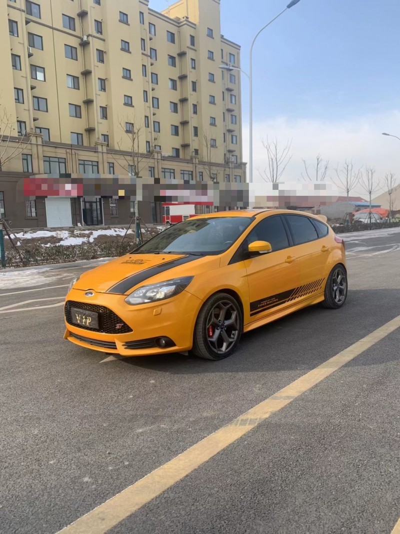 青岛13年福特福克斯3