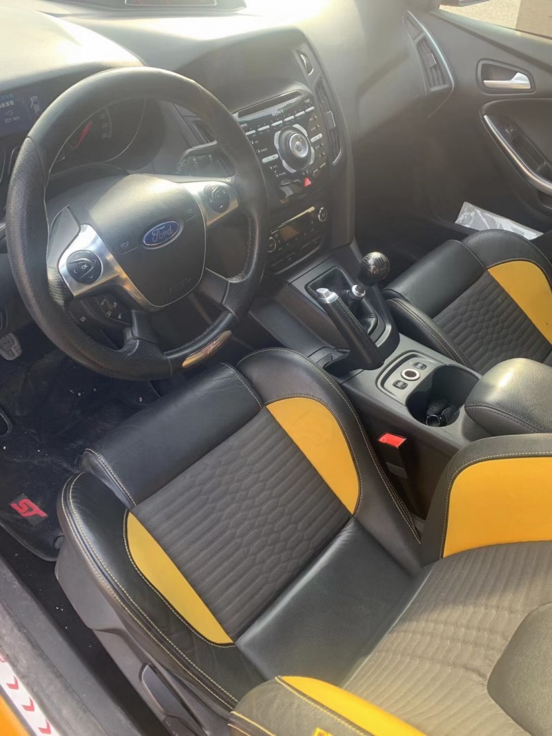 青岛13年福特福克斯4