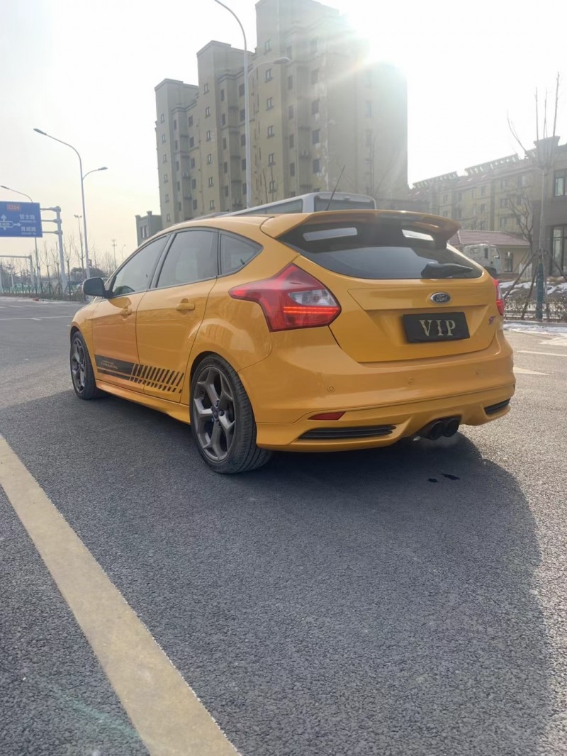 青岛13年福特福克斯7