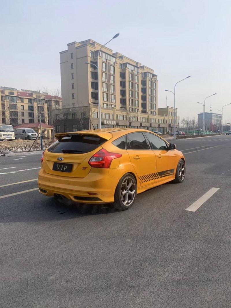 青岛13年福特福克斯8