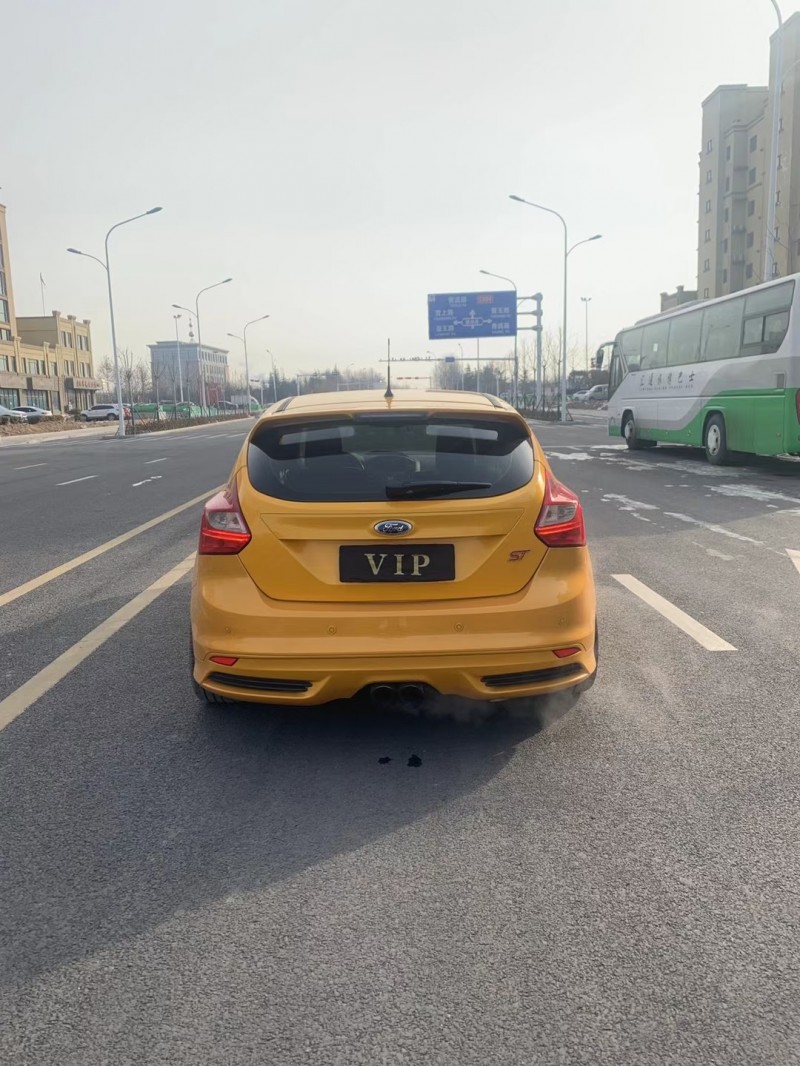 青岛13年福特福克斯9