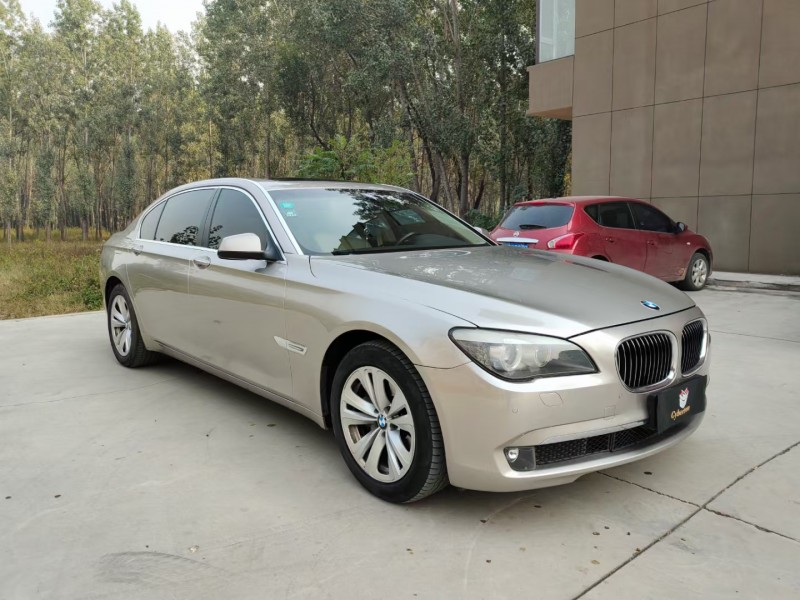 保定12年宝马7系9