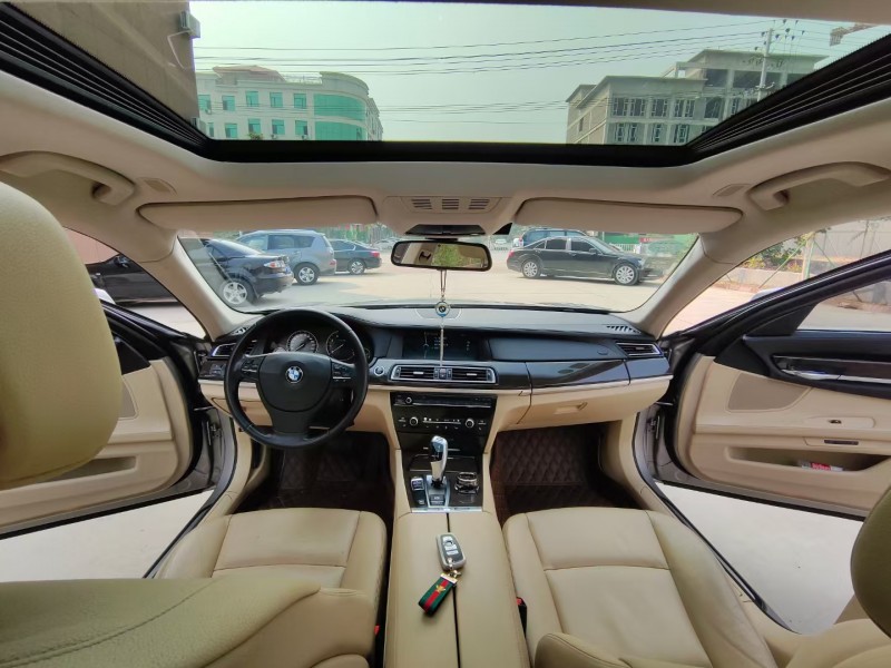 保定12年宝马7系1