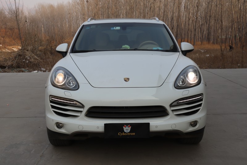 保定13年保时捷卡宴8