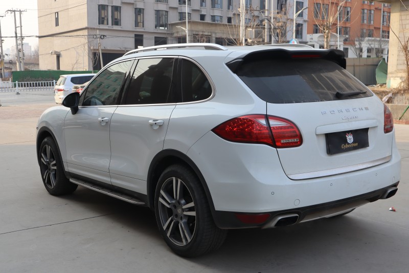 保定13年保时捷卡宴3