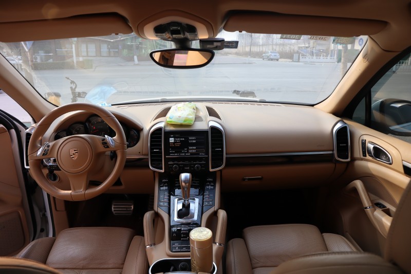 保定13年保时捷卡宴9