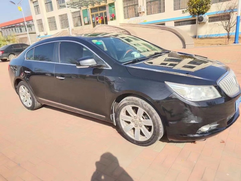 潍坊10年别克君越3