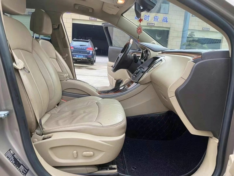 武汉10年别克君越6