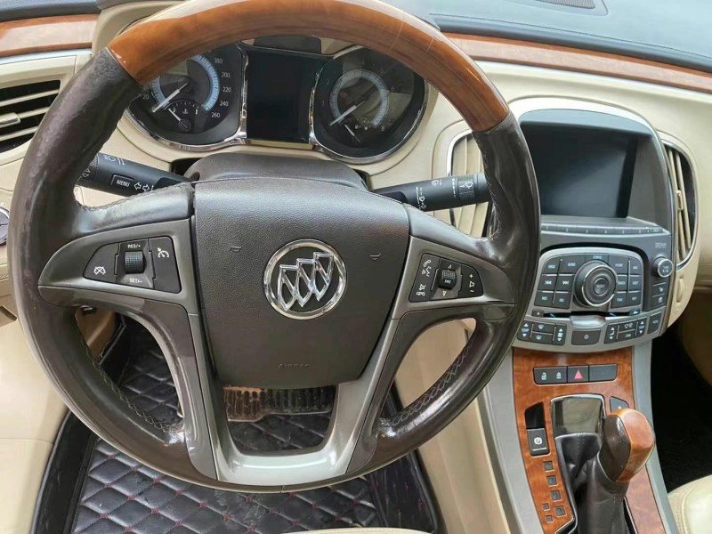 武汉10年别克君越5