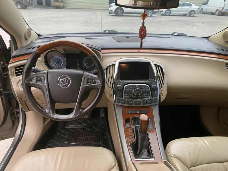 武汉10年别克君越7