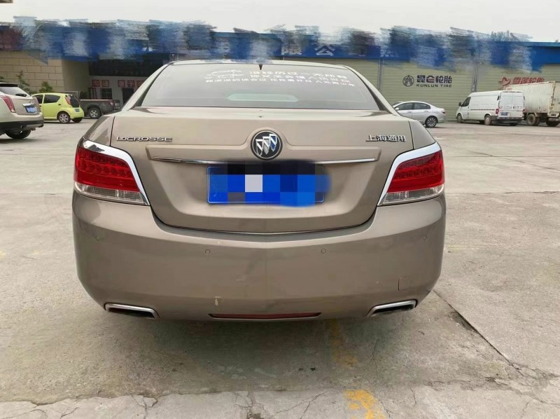 武汉10年别克君越9