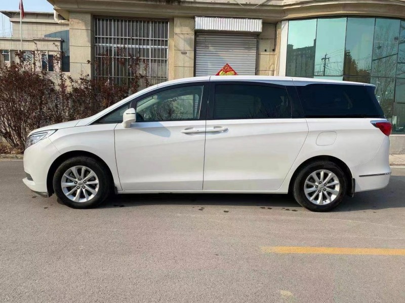 济宁19年别克GL86