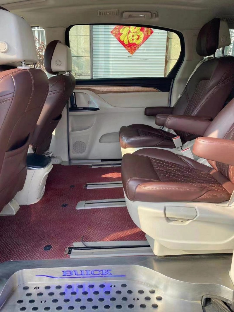 济宁19年别克GL84