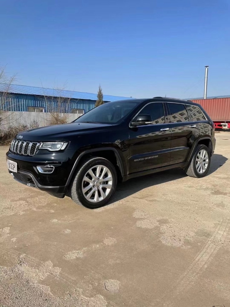 50 万品牌:大切诺基表显里程1-3万公里上牌时间2018-12排放标准3.