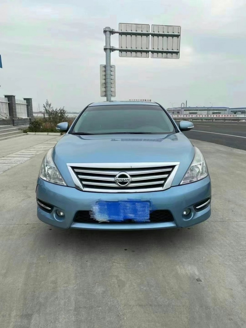 济宁11年日产天籁4