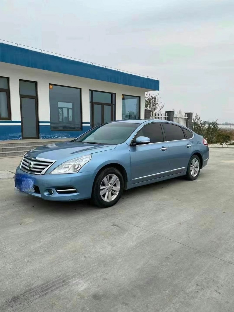 济宁11年日产天籁3