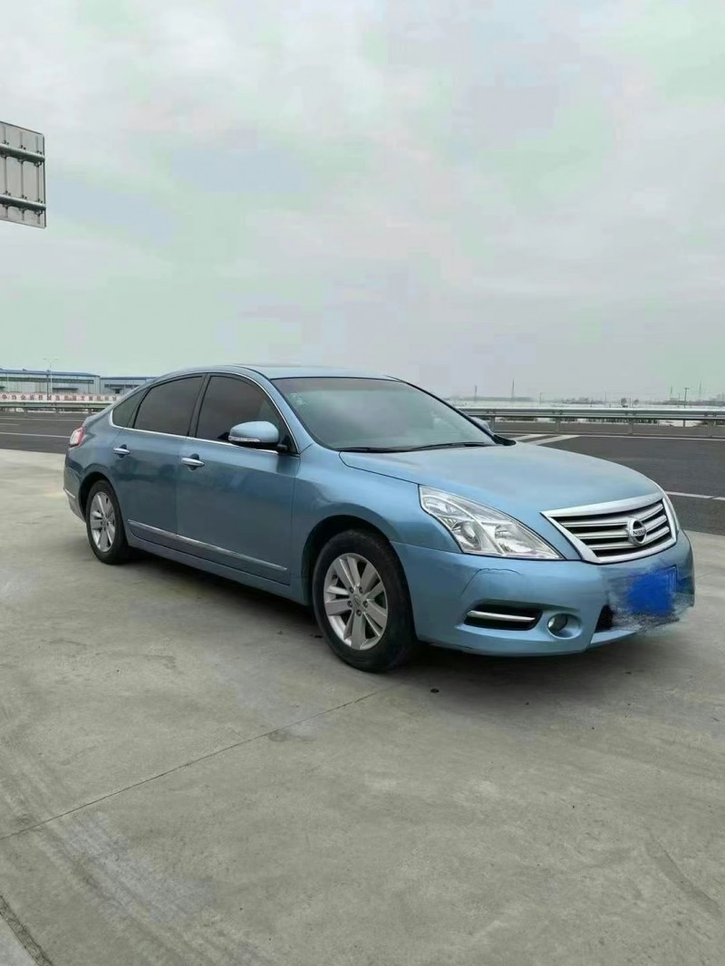 济宁11年日产天籁2