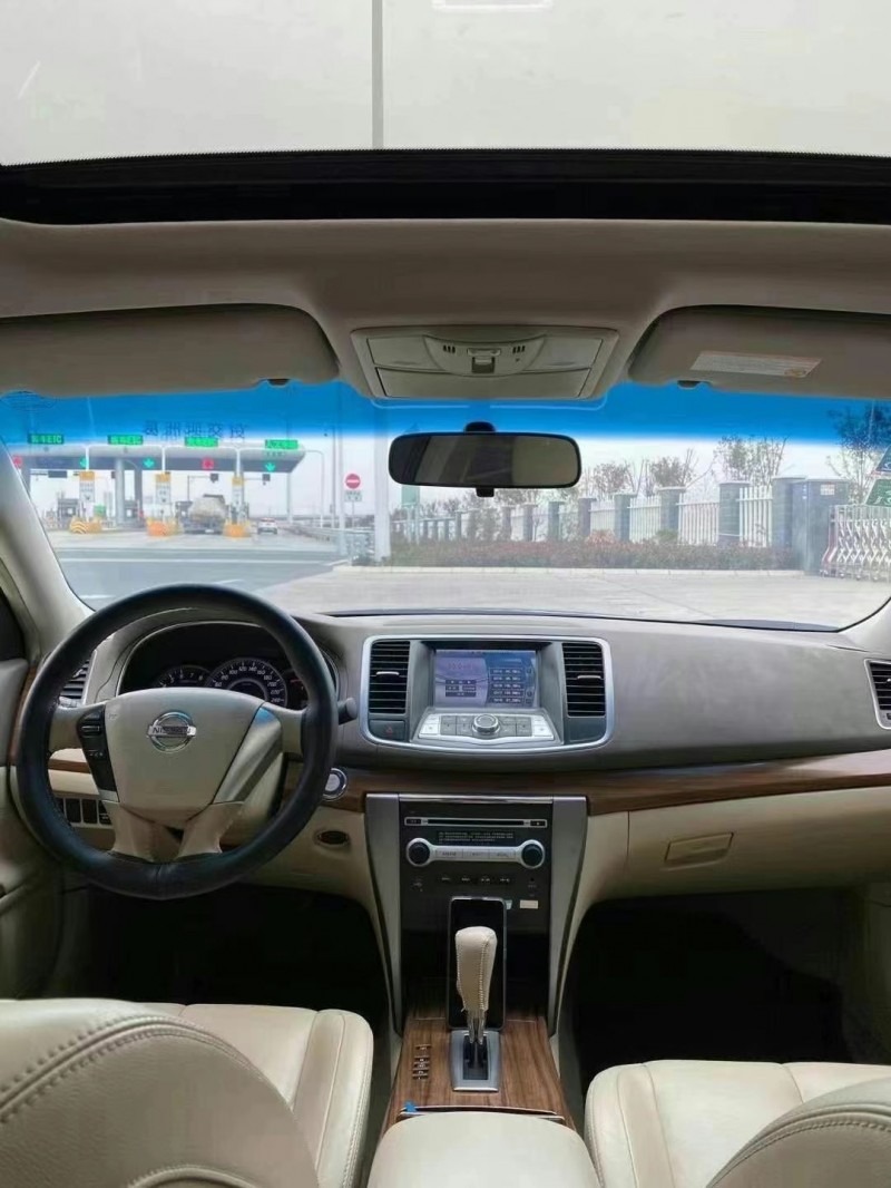 济宁11年日产天籁5