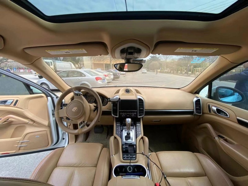 青岛13年保时捷卡宴7