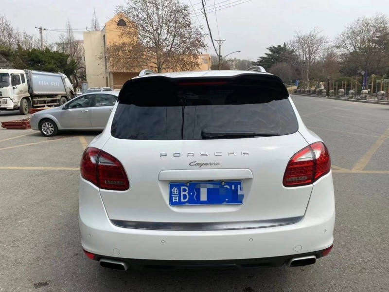 青岛13年保时捷卡宴9