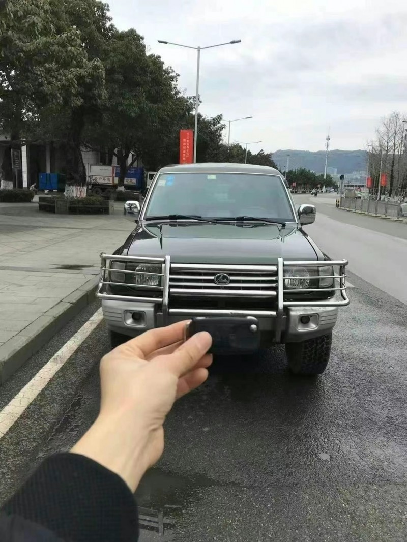 重慶14年獵豹汽車黑金剛1