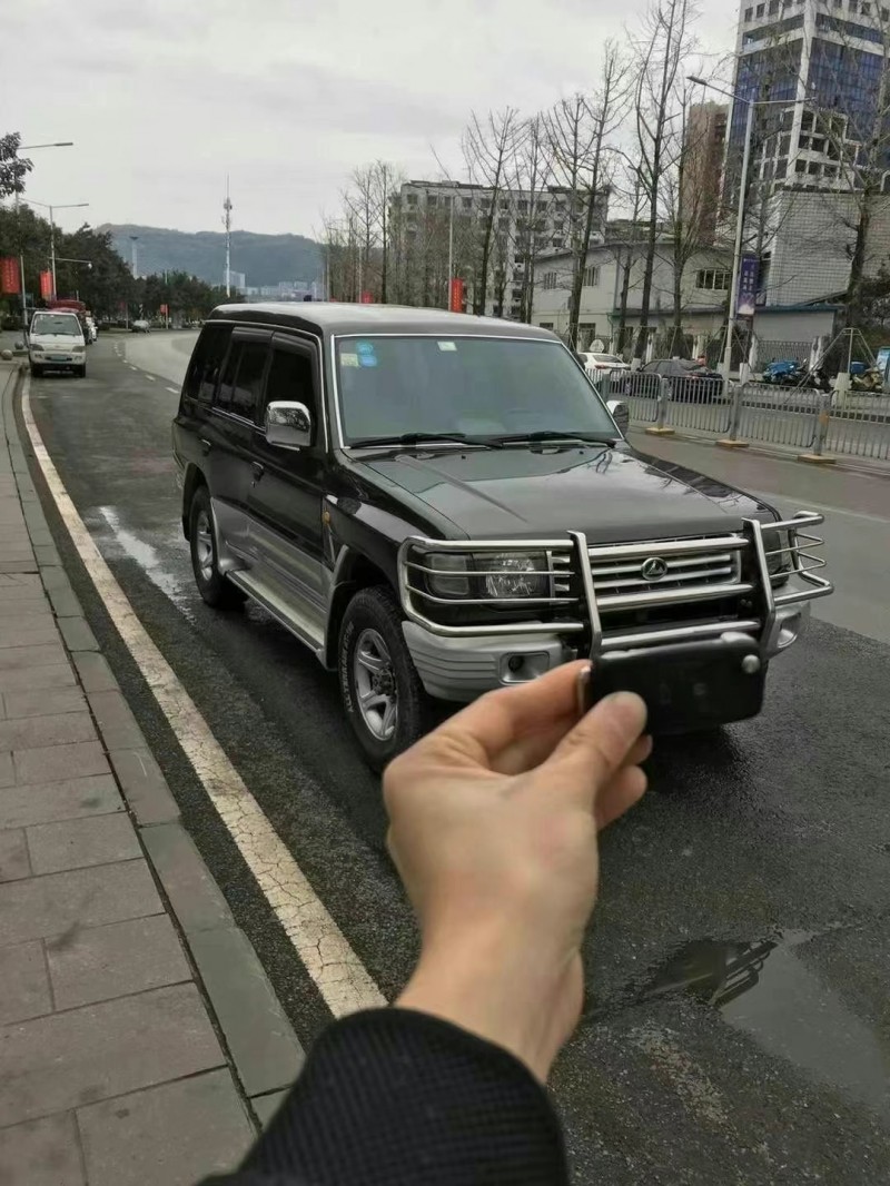 重慶14年獵豹汽車黑金剛2