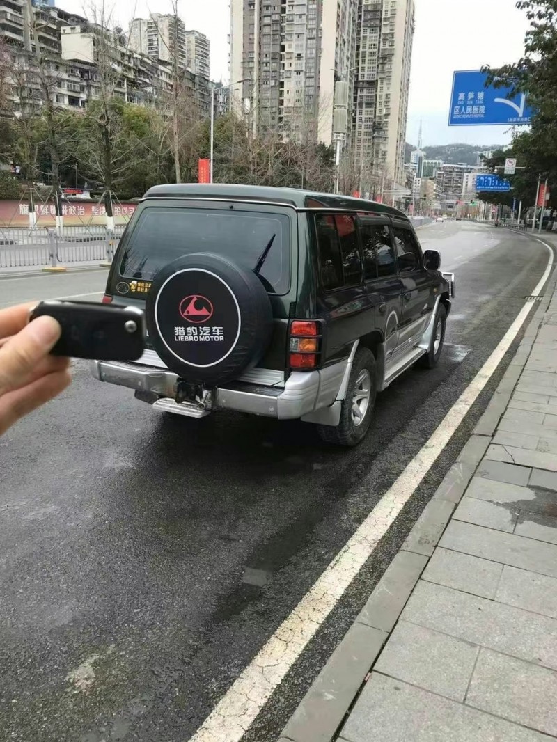 重慶14年獵豹汽車黑金剛7