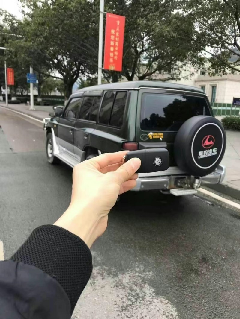 重慶14年獵豹汽車黑金剛9
