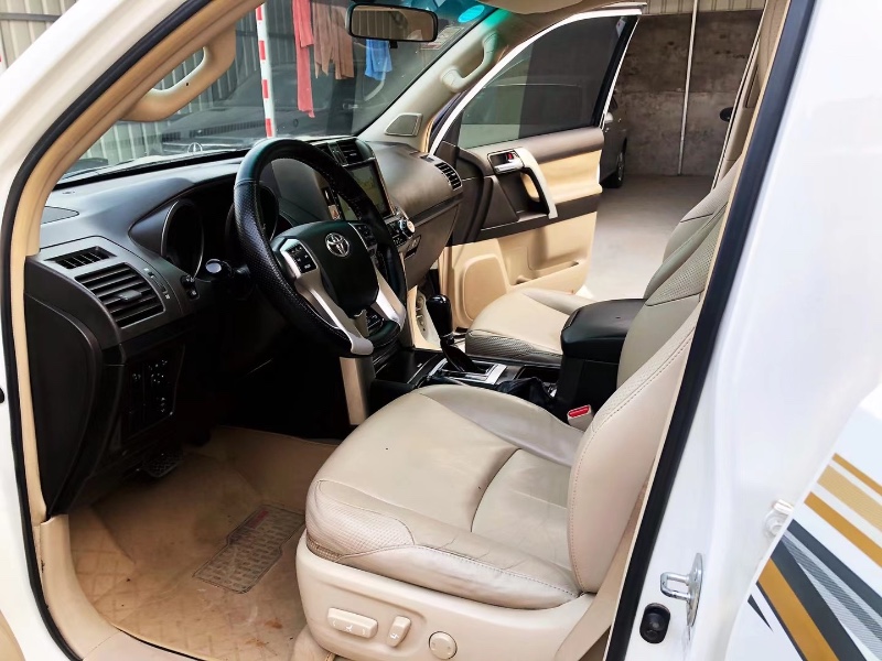 保定13年丰田普拉多8