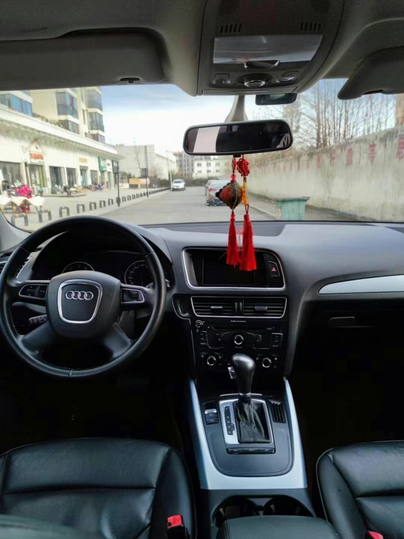 成都13年奥迪Q54