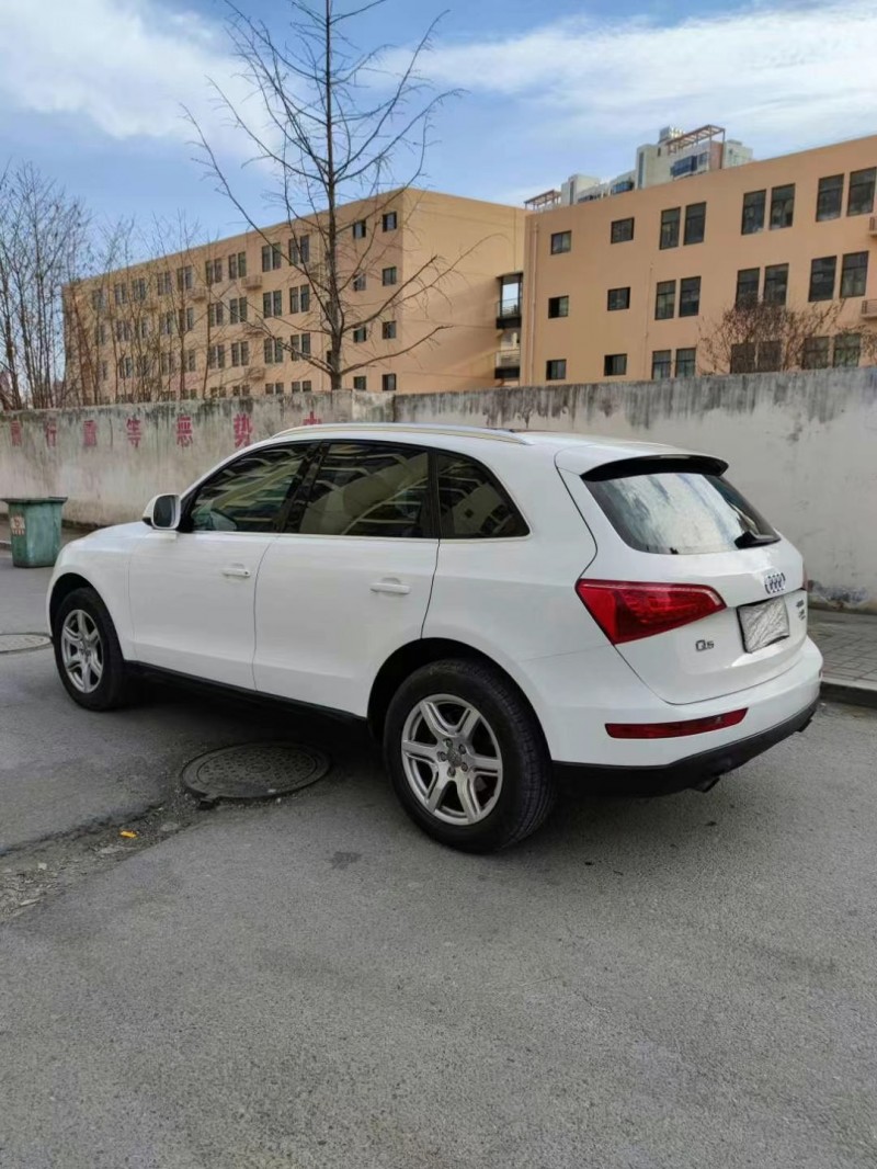 成都13年奥迪Q57