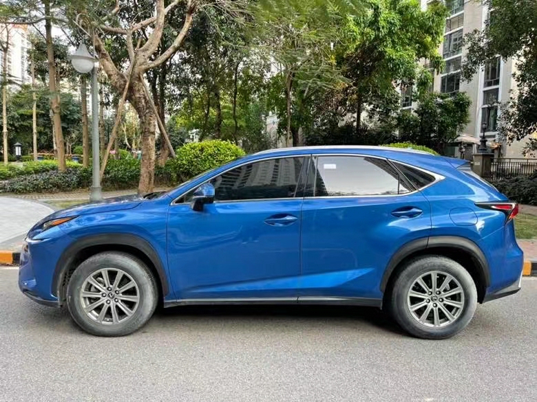 广州17年雷克萨斯NX1