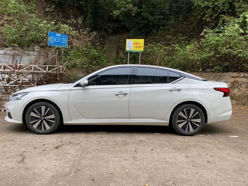中山20年日产天籁3