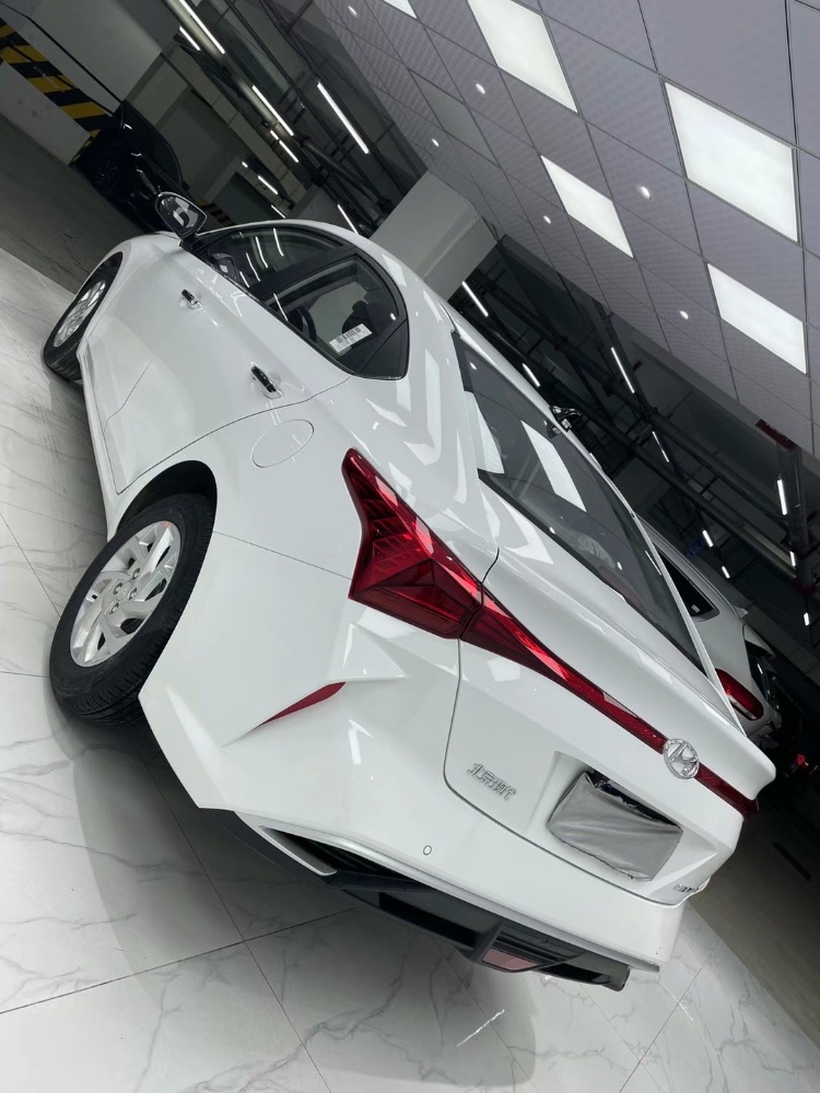 成都20年现代瑞纳3